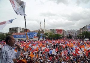 Erzurum Başbakan Erdoğan ı bağrına bastı